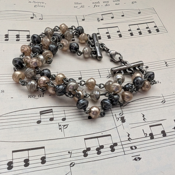 Elegant Faux Pearl Bracelet - Picture 3 of 7